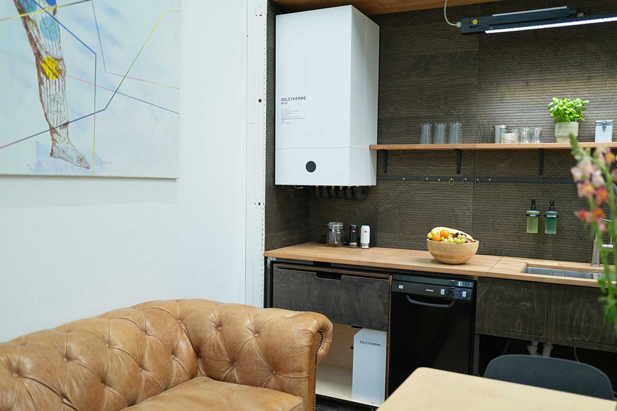 Wall-mounted brine-source mini heat pump